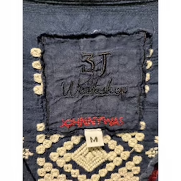 Johnny Was Navy button down top-fantastic Embroidery Coming & Going! - Picture 14 of 16